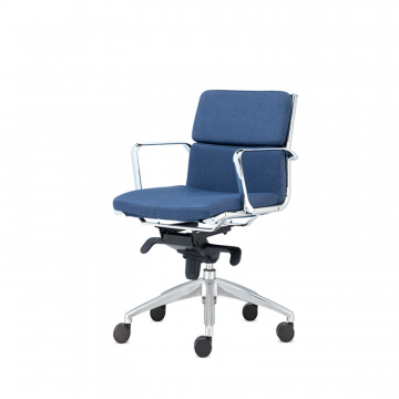 Офисное кресло Absolute с низкой спинкой на крестовине с колесами