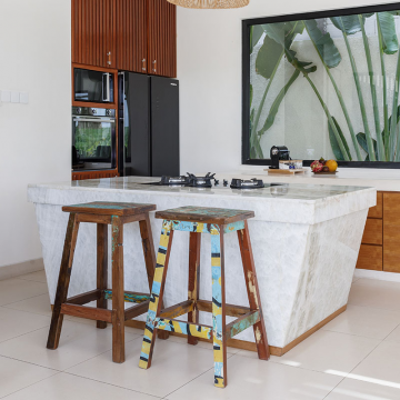 Табурет барный из тика