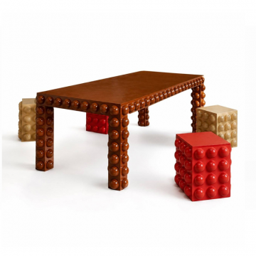 Стол обеденный лакированный 