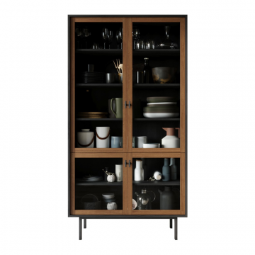 Шкаф четырьмя дверками 