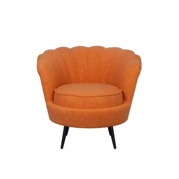 Низкое кресло ракушка Pearl Orange Boucle на черных ножках