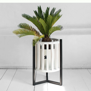 Кашпо Куг в белом цвете