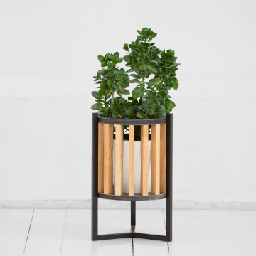 Кашпо Куг в натуральном цвете дуба с черным металлом