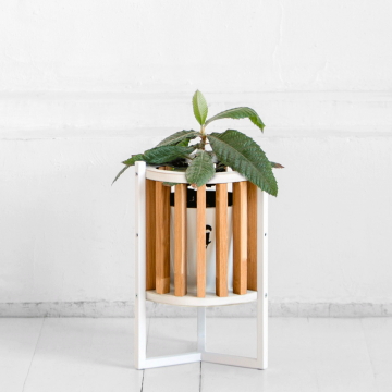 Кашпо Куг в натуральном цвете дуба с белым металлом