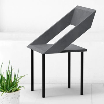 Стул Чайка из микроцемента в темно-сером цвете