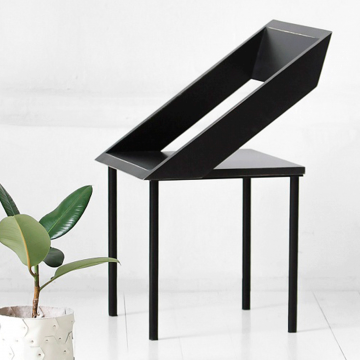 Стул Чайка из микроцемента в черном цвете