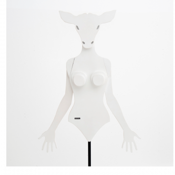 Манекен-вешалка Крошка Корова в белом цвете