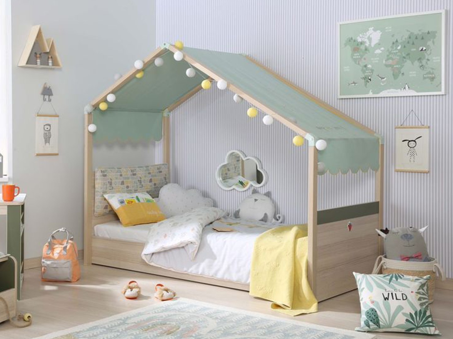кровать для детей в виде домика